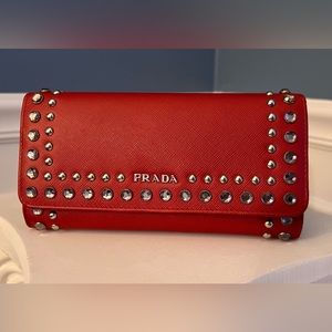 ✨PRADA✨Saffiano Borchie Continental Wallet
